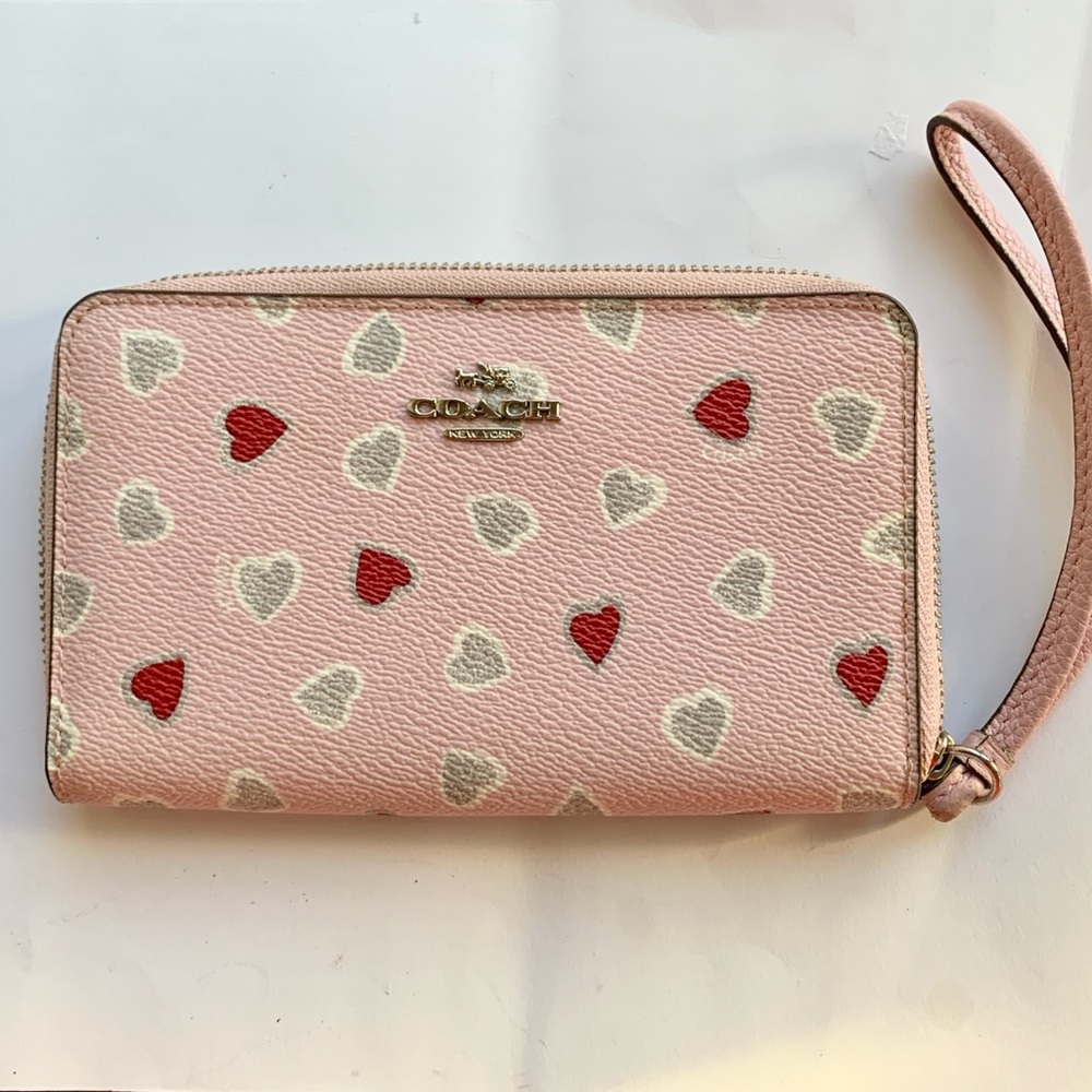 Coach Rare Valentine’s Edition Pink Zip-Around Wallet Wristlet Hearts Print EUC